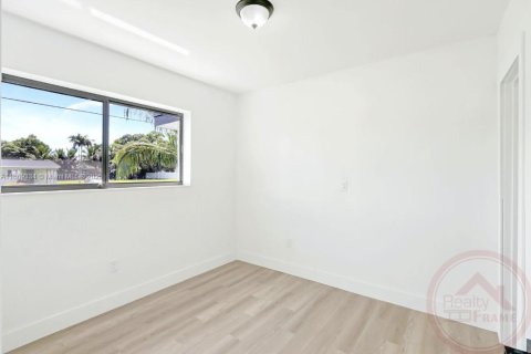 House in Miami, Florida 4 bedrooms, 152.55 sq.m. № 1944411 - photo 19