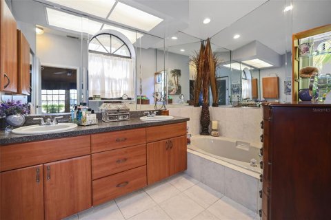House in Clearwater, Florida 4 bedrooms, 234.49 sq.m. № 1524435 - photo 13