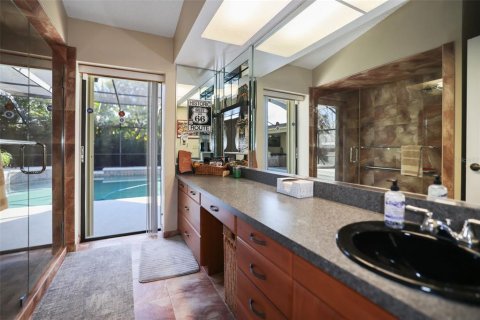 House in Clearwater, Florida 4 bedrooms, 234.49 sq.m. № 1524435 - photo 25