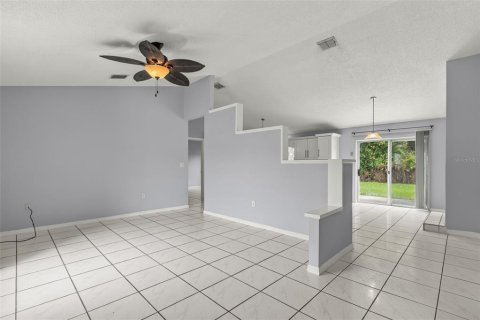 Villa ou maison à vendre à Kissimmee, Floride: 3 chambres, 125.05 m2 № 2425865 - photo 4