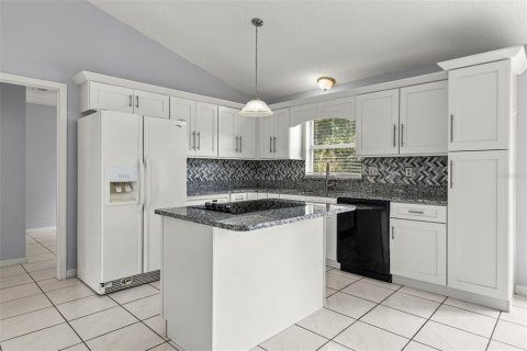 Villa ou maison à vendre à Kissimmee, Floride: 3 chambres, 125.05 m2 № 2425865 - photo 12