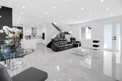 Купить виллу или дом в Майами, Флорида 4 спальни, 222.13м2, № 2025453 - фото 7