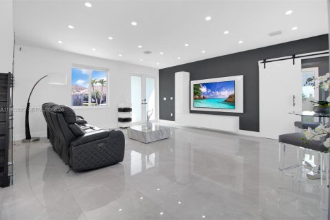 Купить виллу или дом в Майами, Флорида 4 спальни, 222.13м2, № 2025453 - фото 6