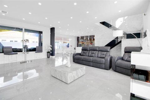 Купить виллу или дом в Майами, Флорида 4 спальни, 222.13м2, № 2025453 - фото 8