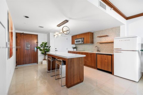 Condo in Miami Beach, Florida, 1 bedroom  № 2023078 - photo 13