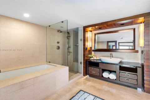 Condo in Miami Beach, Florida, 1 bedroom  № 2023078 - photo 15