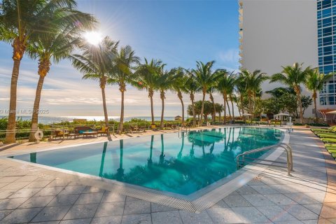 Condo in Miami Beach, Florida, 1 bedroom  № 2023078 - photo 3