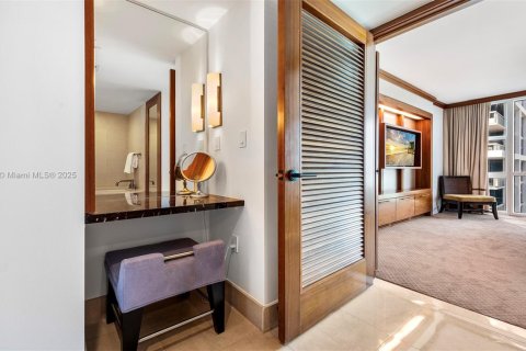 Condo in Miami Beach, Florida, 1 bedroom  № 2023078 - photo 19