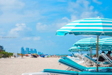 Condo in Miami Beach, Florida, 1 bedroom  № 2023078 - photo 2