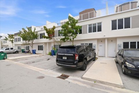 Touwnhouse à vendre à Homestead, Floride: 4 chambres, 129.88 m2 № 2001273 - photo 8