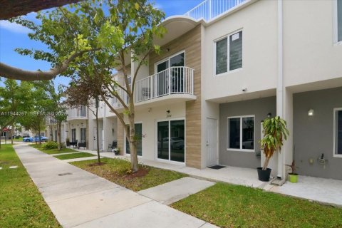 Touwnhouse à Homestead, Floride 4 chambres, 129.88 m2 № 2001273