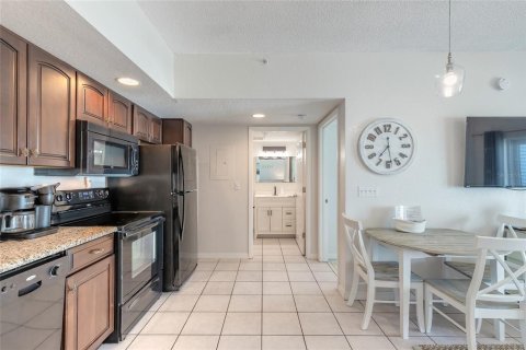 Condo in New Smyrna Beach, Florida, 1 bedroom  № 2202652 - photo 9
