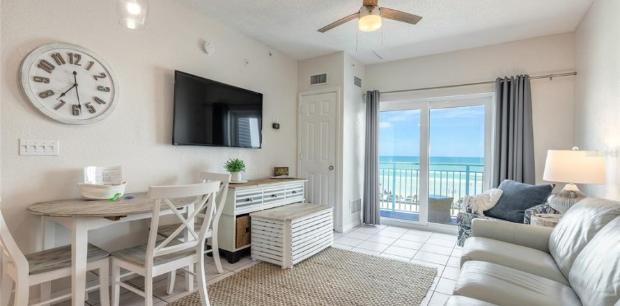 Condo in New Smyrna Beach, Florida, 1 bedroom  № 2202652