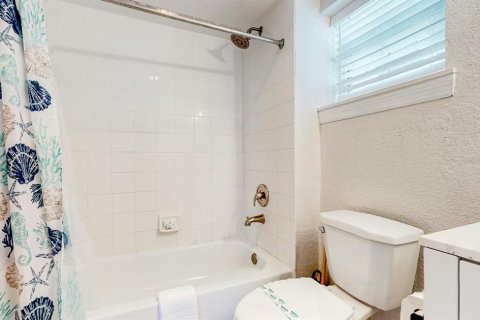 Condo in New Smyrna Beach, Florida, 1 bedroom  № 2202652 - photo 11