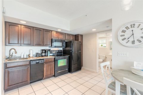 Condo in New Smyrna Beach, Florida, 1 bedroom  № 2202652 - photo 4