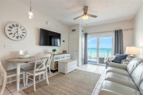 Condo in New Smyrna Beach, Florida, 1 bedroom  № 2202652 - photo 2