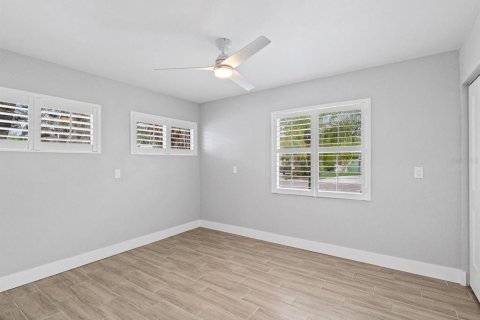 House in Saint Pete Beach, Florida 2 bedrooms, 149.57 sq.m. № 2414905 - photo 13