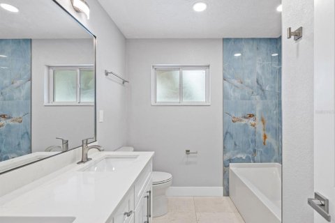 House in Saint Pete Beach, Florida 2 bedrooms, 149.57 sq.m. № 2414905 - photo 15