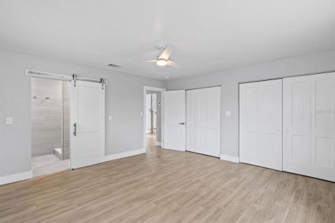 House in Saint Pete Beach, Florida 2 bedrooms, 149.57 sq.m. № 2414905 - photo 19