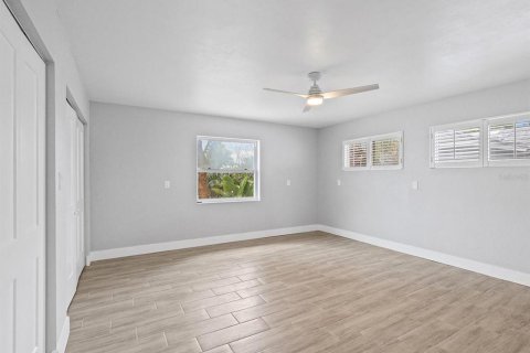 House in Saint Pete Beach, Florida 2 bedrooms, 149.57 sq.m. № 2414905 - photo 18