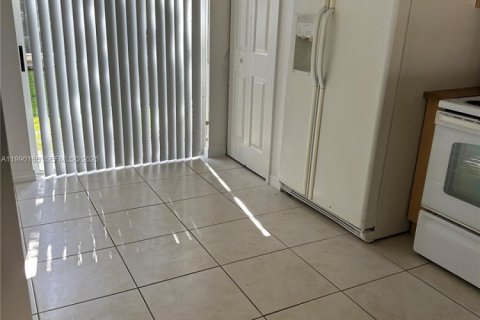 Copropriété à louer à Homestead, Floride: 2 chambres, 76.37 m2 № 2057678 - photo 5