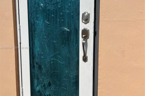 Снять в аренду коммерческую недвижимость в Хайалиа, Флорида 1 спальня, 33.44м2, № 1976534 - фото 20