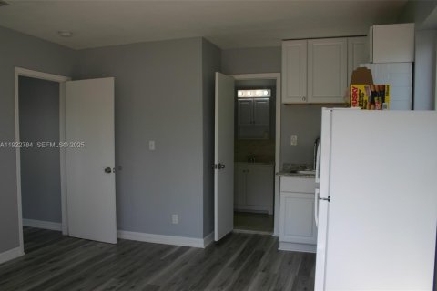 Снять в аренду коммерческую недвижимость в Хайалиа, Флорида 1 спальня, 33.44м2, № 1976534 - фото 5