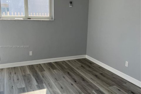 Снять в аренду коммерческую недвижимость в Хайалиа, Флорида 1 спальня, 33.44м2, № 1976534 - фото 11