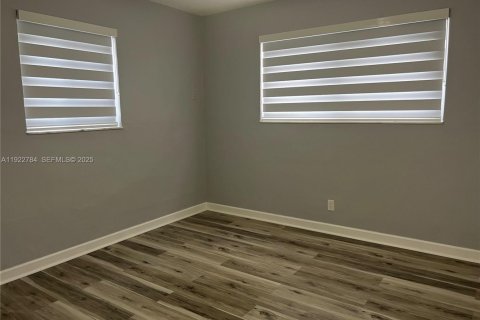 Снять в аренду коммерческую недвижимость в Хайалиа, Флорида 1 спальня, 33.44м2, № 1976534 - фото 16