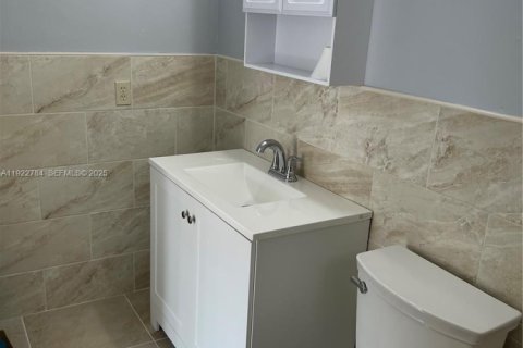 Снять в аренду коммерческую недвижимость в Хайалиа, Флорида 1 спальня, 33.44м2, № 1976534 - фото 8