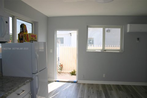 Снять в аренду коммерческую недвижимость в Хайалиа, Флорида 1 спальня, 33.44м2, № 1976534 - фото 10