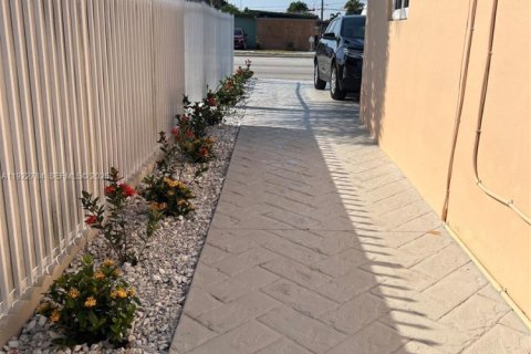 Снять в аренду коммерческую недвижимость в Хайалиа, Флорида 1 спальня, 33.44м2, № 1976534 - фото 22