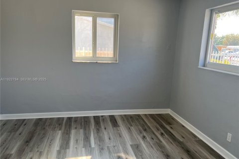 Снять в аренду коммерческую недвижимость в Хайалиа, Флорида 1 спальня, 33.44м2, № 1976534 - фото 13