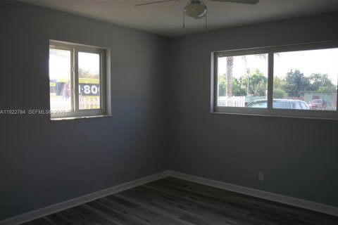 Снять в аренду коммерческую недвижимость в Хайалиа, Флорида 1 спальня, 33.44м2, № 1976534 - фото 17