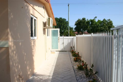 Снять в аренду коммерческую недвижимость в Хайалиа, Флорида 1 спальня, 33.44м2, № 1976534 - фото 21