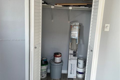 Снять в аренду коммерческую недвижимость в Хайалиа, Флорида 1 спальня, 33.44м2, № 1976534 - фото 15