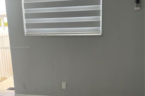 Снять в аренду коммерческую недвижимость в Хайалиа, Флорида 1 спальня, 33.44м2, № 1976534 - фото 9