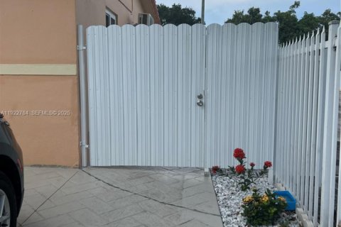 Снять в аренду коммерческую недвижимость в Хайалиа, Флорида 1 спальня, 33.44м2, № 1976534 - фото 19