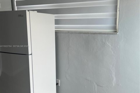 Снять в аренду коммерческую недвижимость в Хайалиа, Флорида 1 спальня, 33.44м2, № 1976534 - фото 4