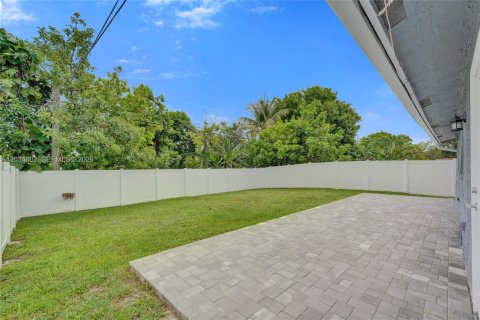 House in Fort Lauderdale, Florida 3 bedrooms, 108.7 sq.m. № 2172465 - photo 30