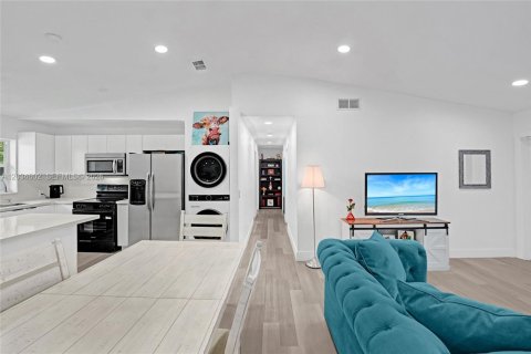 House in Fort Lauderdale, Florida 3 bedrooms, 108.7 sq.m. № 2172465 - photo 10