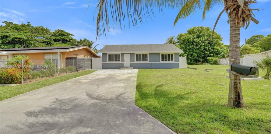 House in Fort Lauderdale, Florida 3 bedrooms, 108.7 sq.m. № 2172465