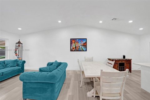 House in Fort Lauderdale, Florida 3 bedrooms, 108.7 sq.m. № 2172465 - photo 7
