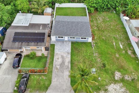 House in Fort Lauderdale, Florida 3 bedrooms, 108.7 sq.m. № 2172465 - photo 27