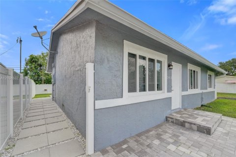 House in Fort Lauderdale, Florida 3 bedrooms, 108.7 sq.m. № 2172465 - photo 29