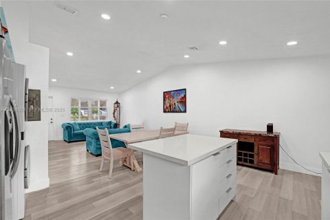 House in Fort Lauderdale, Florida 3 bedrooms, 108.7 sq.m. № 2172465 - photo 8
