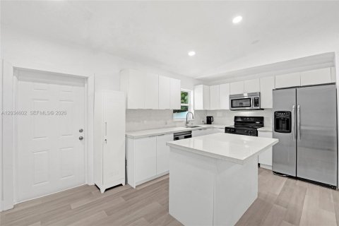 House in Fort Lauderdale, Florida 3 bedrooms, 108.7 sq.m. № 2172465 - photo 14