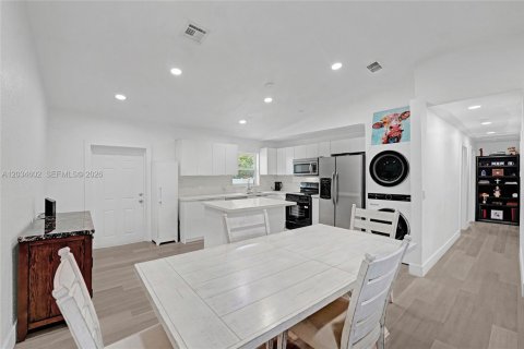 House in Fort Lauderdale, Florida 3 bedrooms, 108.7 sq.m. № 2172465 - photo 12