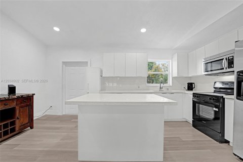House in Fort Lauderdale, Florida 3 bedrooms, 108.7 sq.m. № 2172465 - photo 13