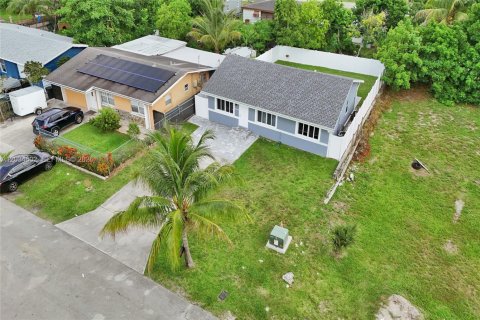 House in Fort Lauderdale, Florida 3 bedrooms, 108.7 sq.m. № 2172465 - photo 26
